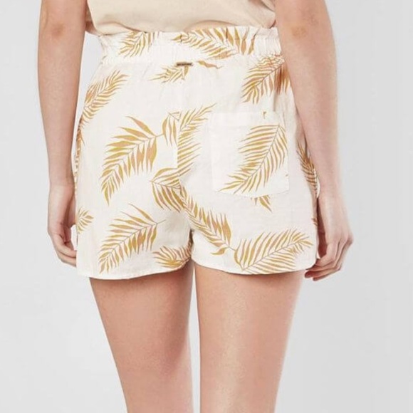 Sincerely Jules x Billabong Fake Love Short 🌴 - Picture 4 of 9